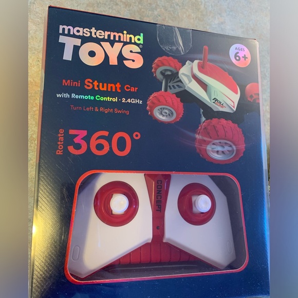 Mini Stunt car with remote control - Picture 3 of 4